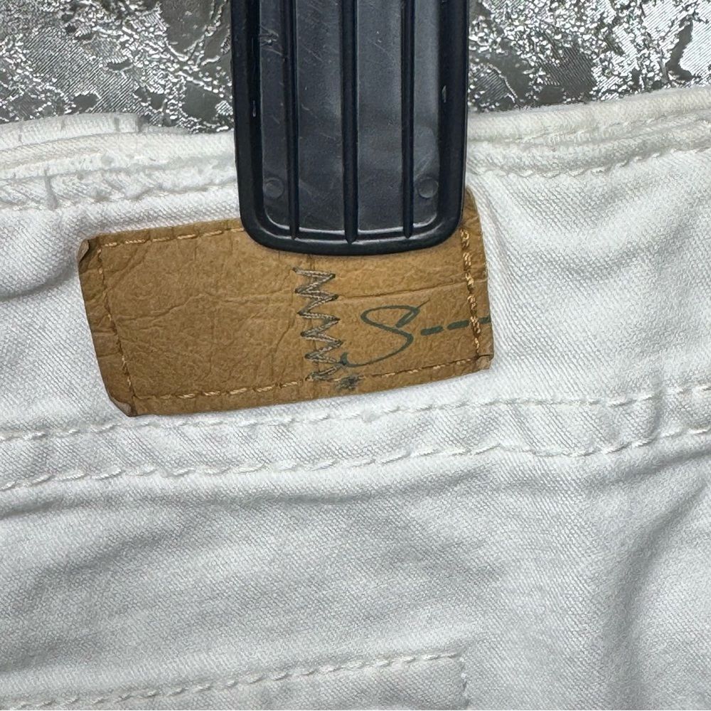 Supplies by Unionbay White Raw Edge Denim Shorts Size 4 - Picture 5 of 9